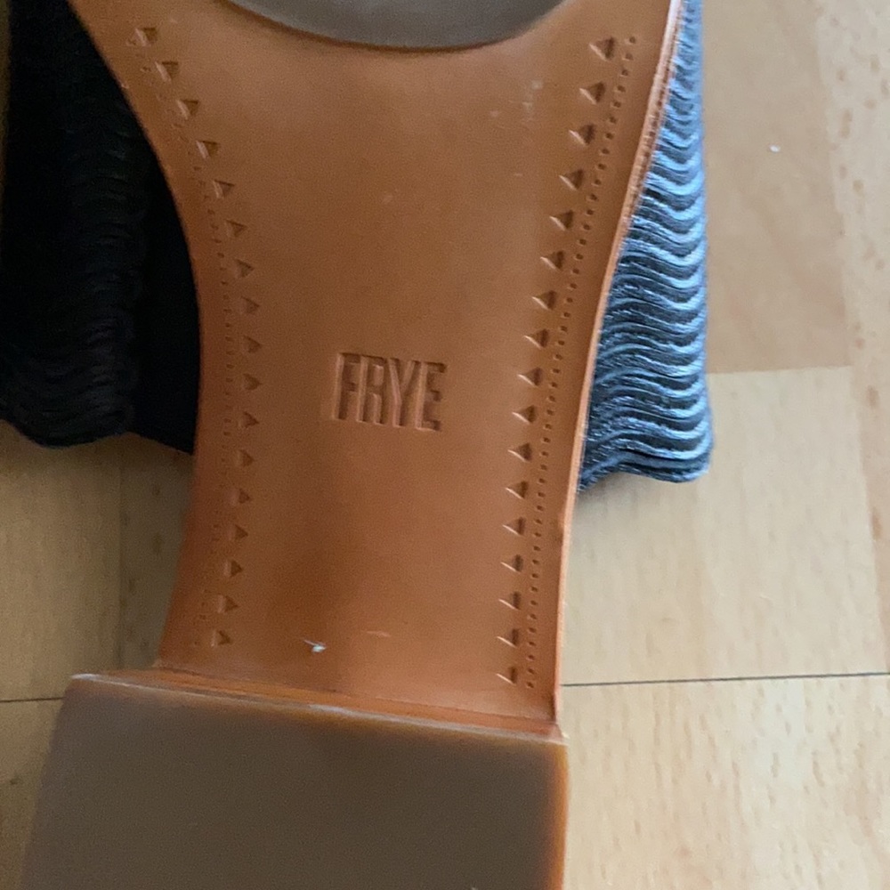 Frye NWOT - Picture 9 of 10